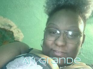 Ari_grande