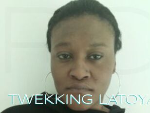 TWEKKING_LATOYA